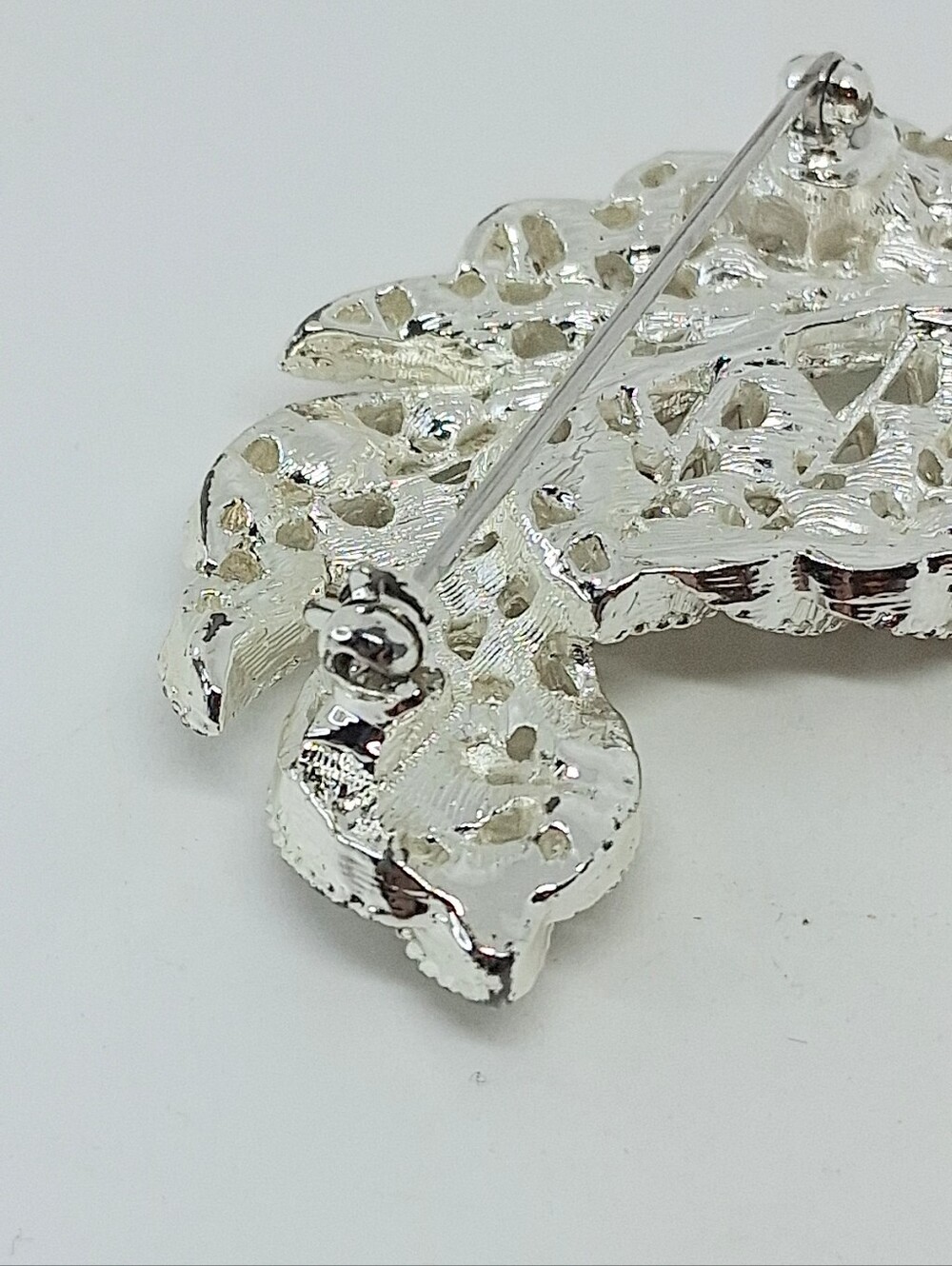 * Vintage Signed Napier Silver Tone Clear Rhinestones Leaf Pin Brooch - Picture 4 of 5